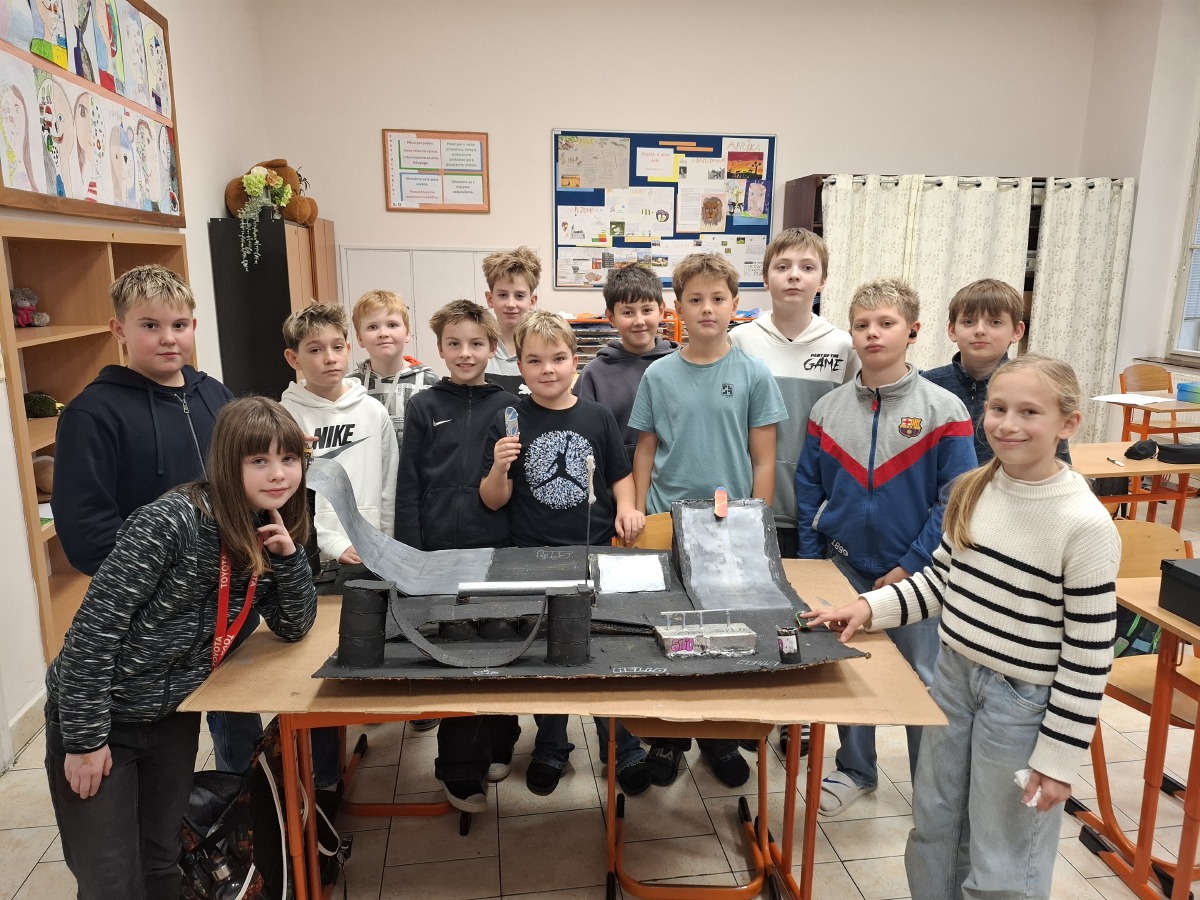 Páťáci z céčka si vytvořili skatepark