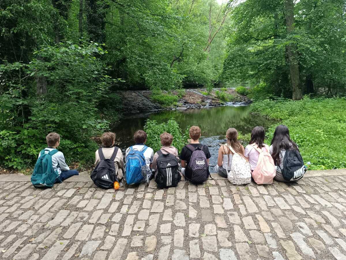 VI. A na městském úřadu a na turistickém výšlapu