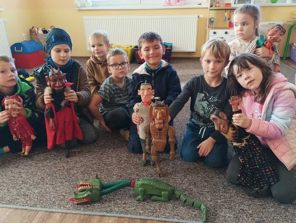 Výstava loutek ve družině